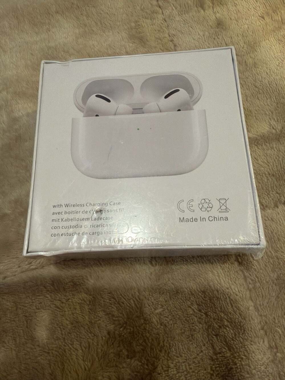 Unbranded earbuds New factory sealed - Picture 3 of 3
